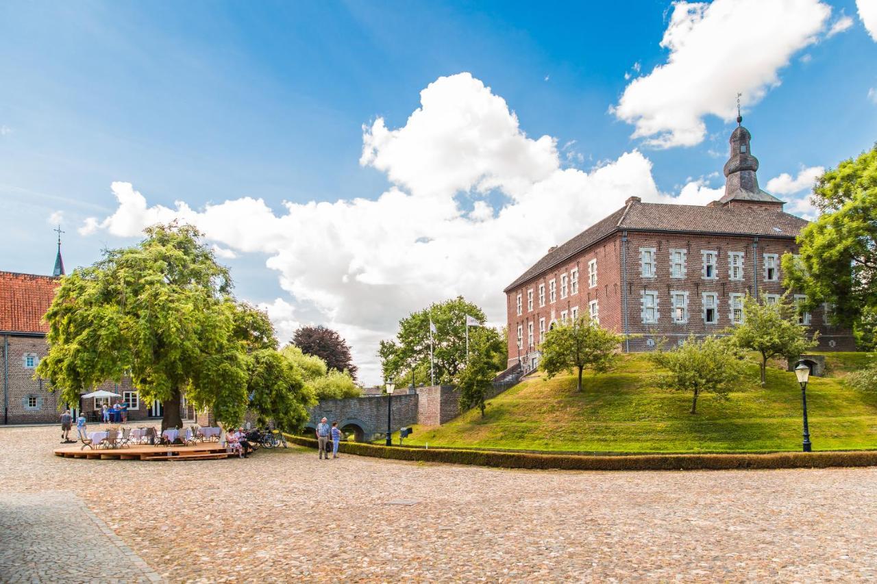 Bed and Breakfast Landgoed Kasteel Limbricht Экстерьер фото